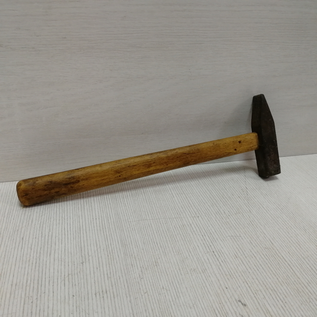 Молоток с деревянной ручкой, СССР. Картинка 1